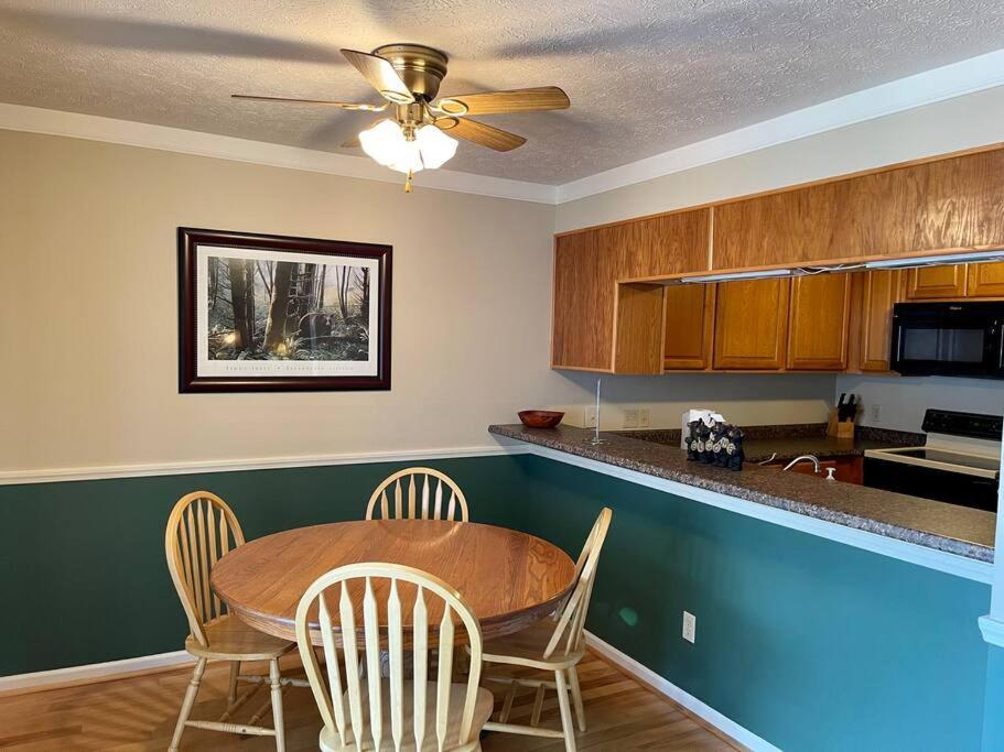 Relaxing Mountain Condo In Gatlinburg With City View ! Luaran gambar